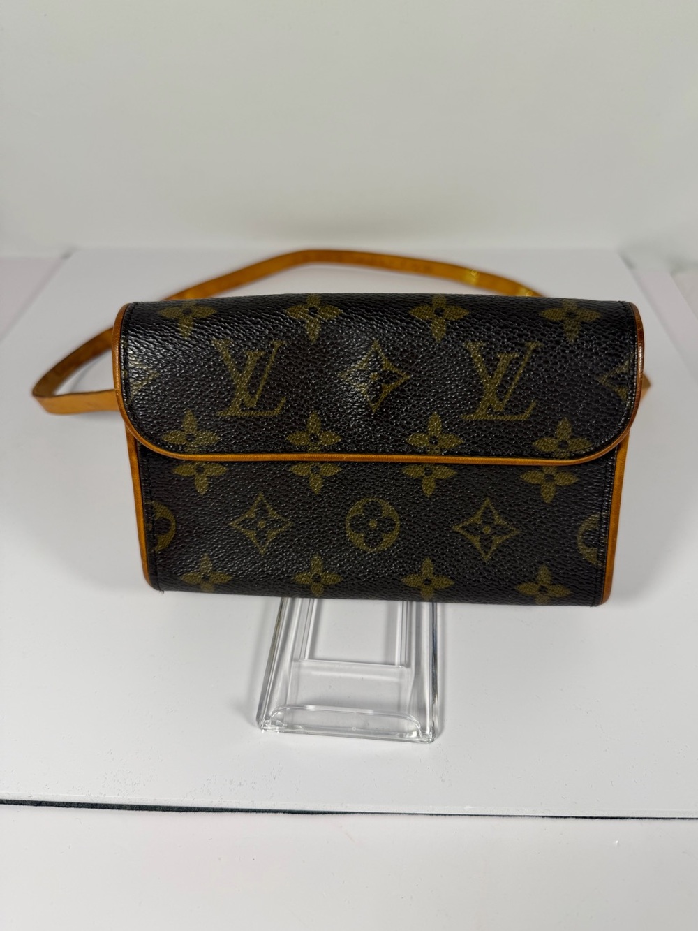 7075: Louis Vuitton Vintage Pochette Florentine Monogram Canvas Belt Bag